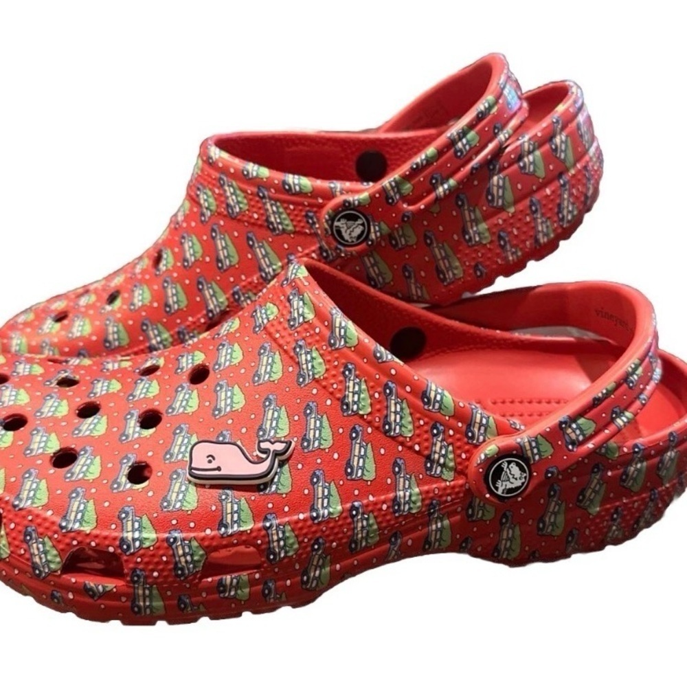 NEW Holiday Vineyard Vines Crocs Classc Clog colaboration WHALE Jibbitz M10 W12